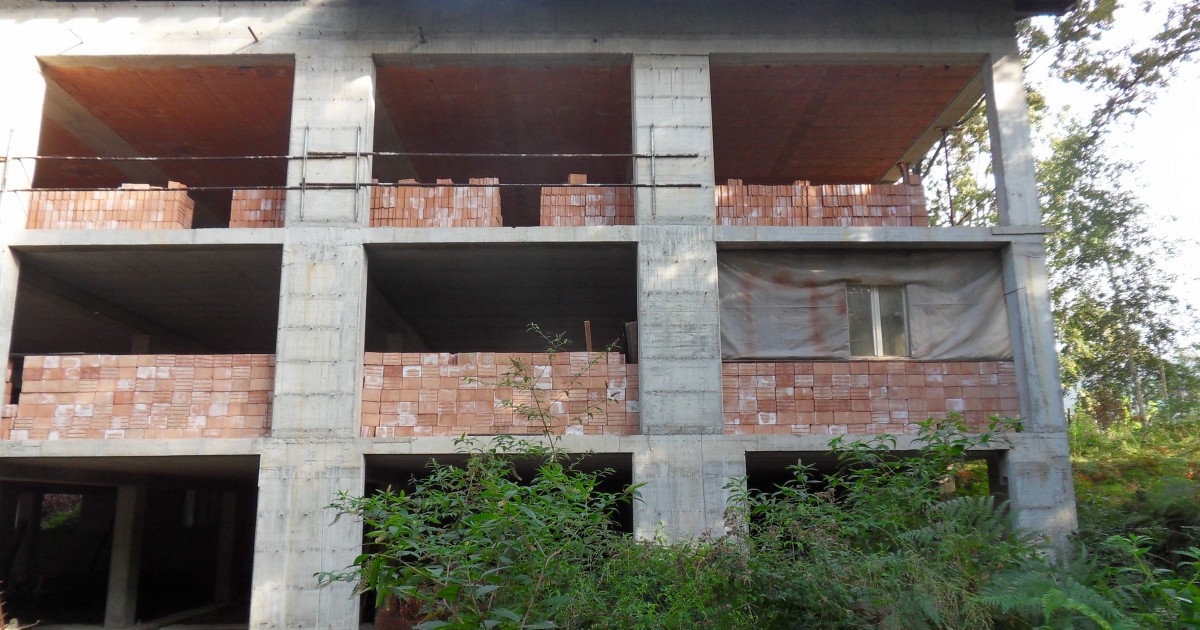 FABBRICATO AL RUSTICO